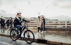Ali je vožnja z električnim kolesom varna - kako bolj varno voziti električno kolo 